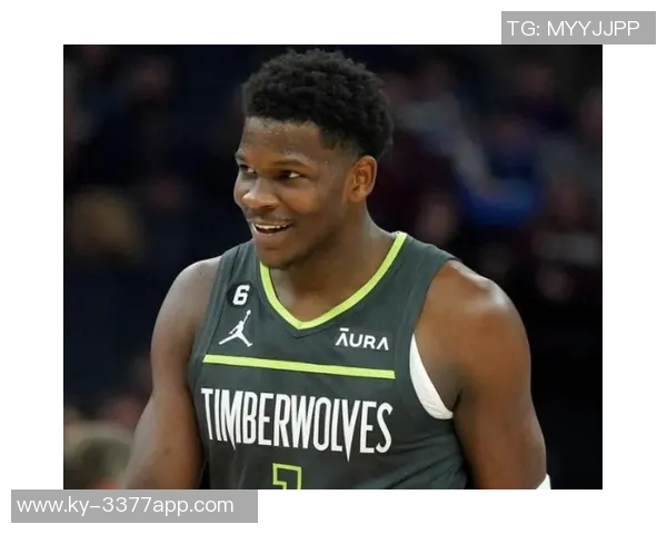 爱德华兹表现平平22投10中贡献28分三分与罚球命中率均不理想