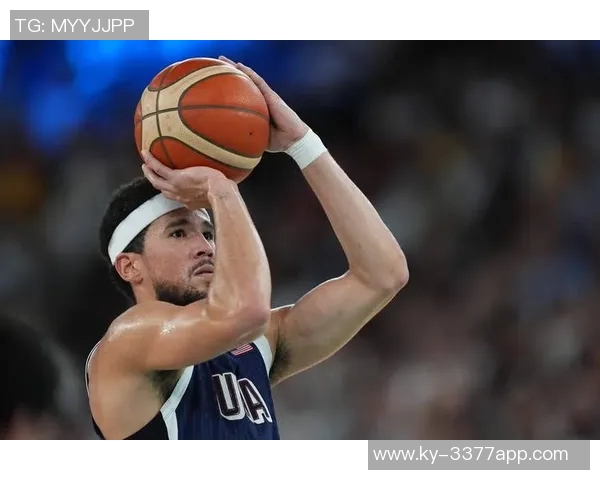 库里赛前训练穿上布克首款签名鞋Book1迎战太阳队展现默契配合